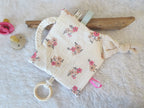 Knistertuch Blumen beige - Waffeljersey rosa