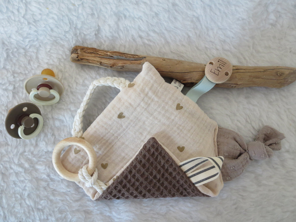 Knistertuch Herzen beige - Waffelstoff braun