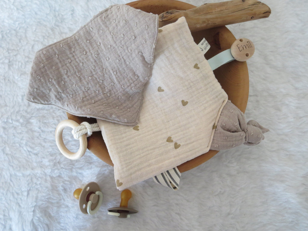 Knistertuch Herzen beige - Waffelstoff braun