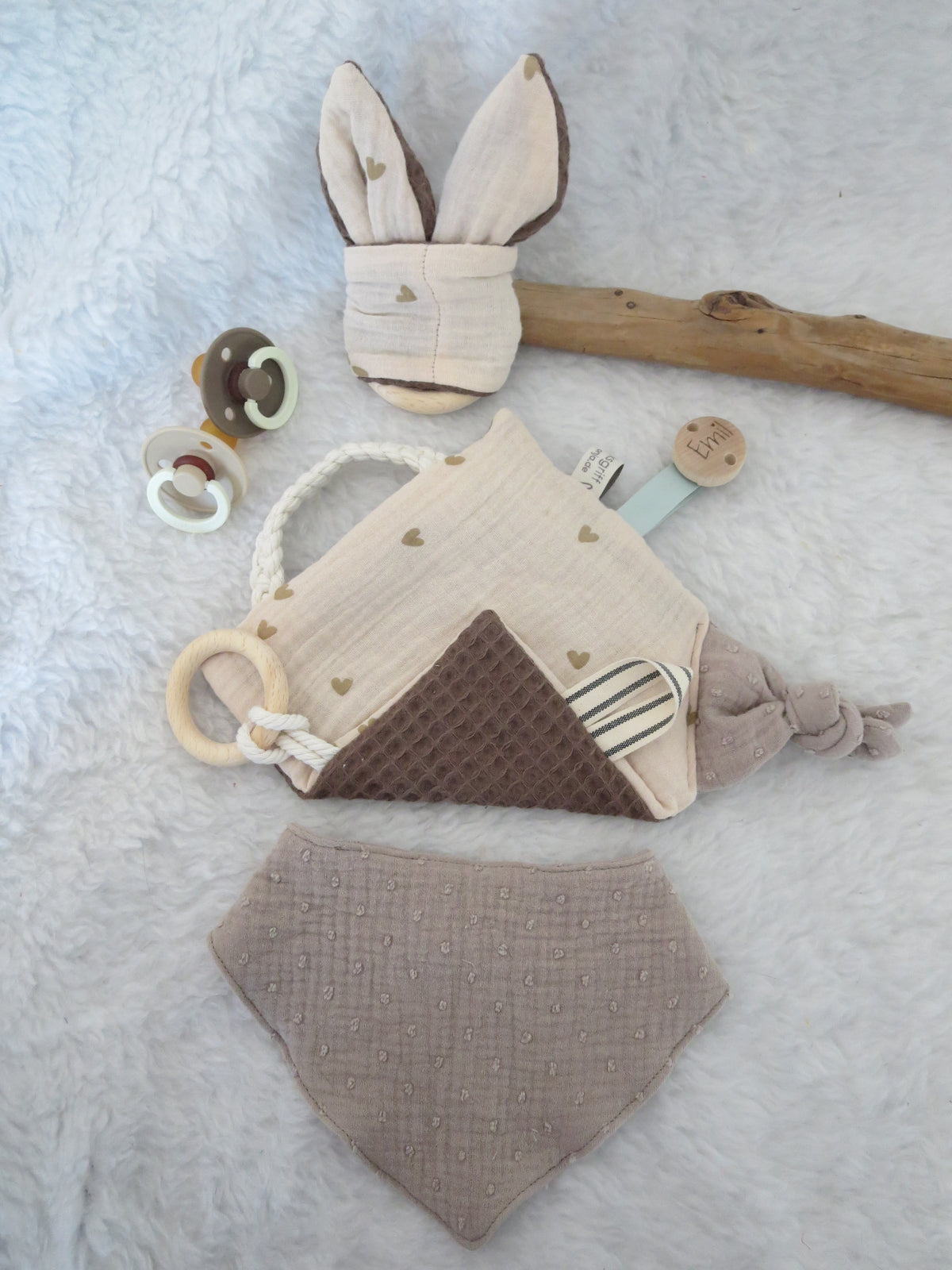 Knistertuch Herzen beige - Waffelstoff braun