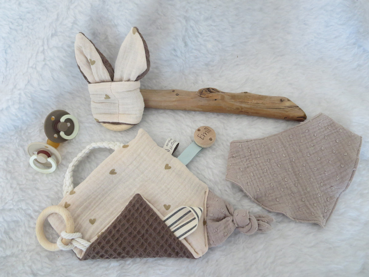 Knistertuch Herzen beige - Waffelstoff braun