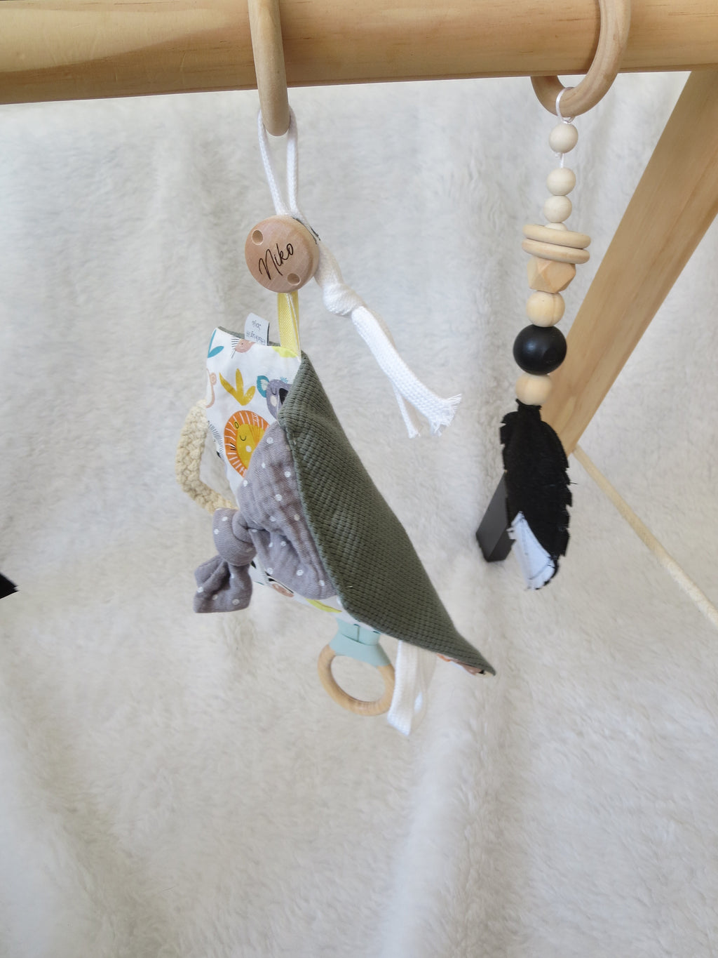 Knistertuch Afrika Tiere - Waffeljersey smaragd, Musselin grau