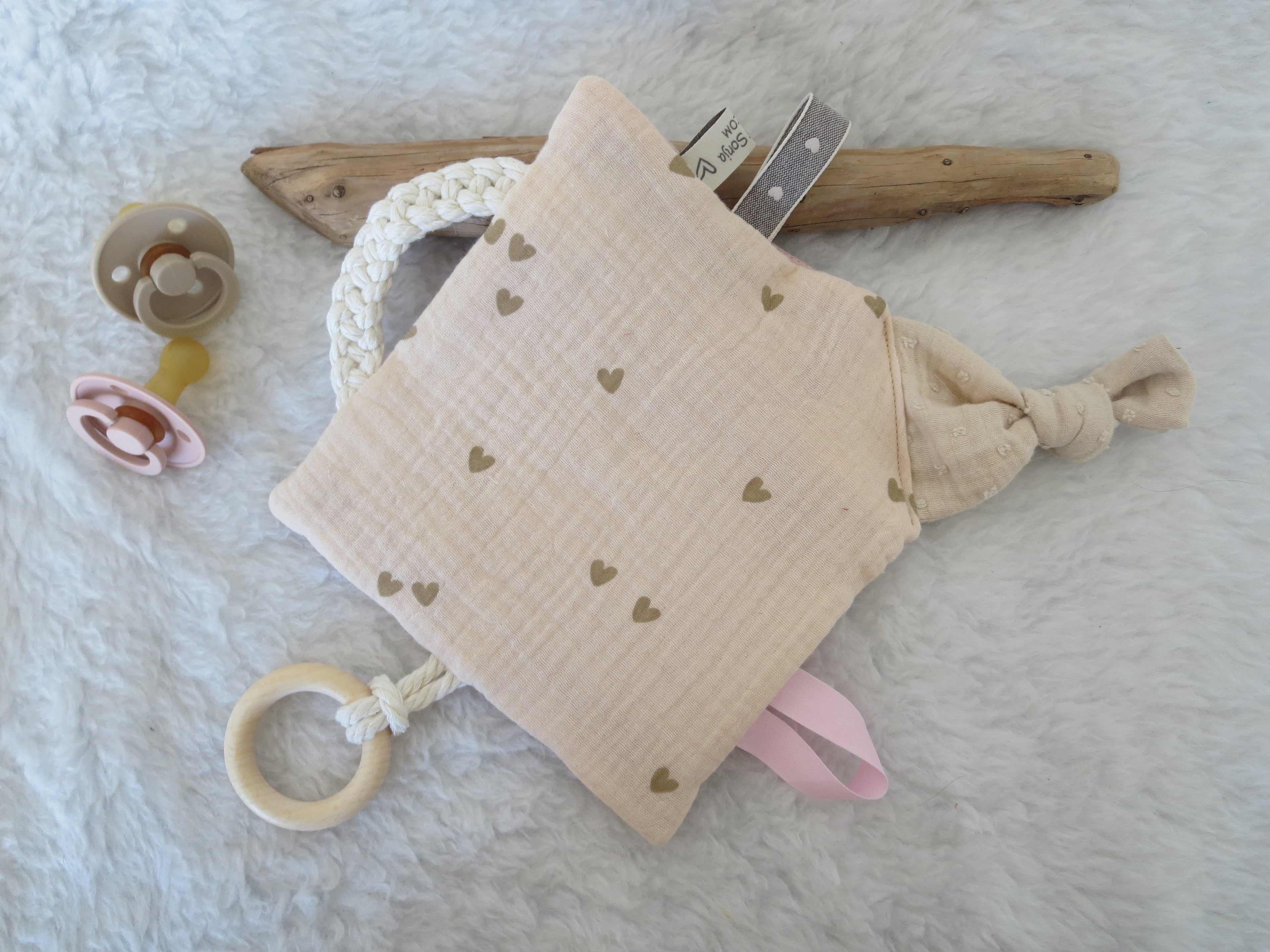 Knistertuch Herzen beige - Waffeljersey rosa