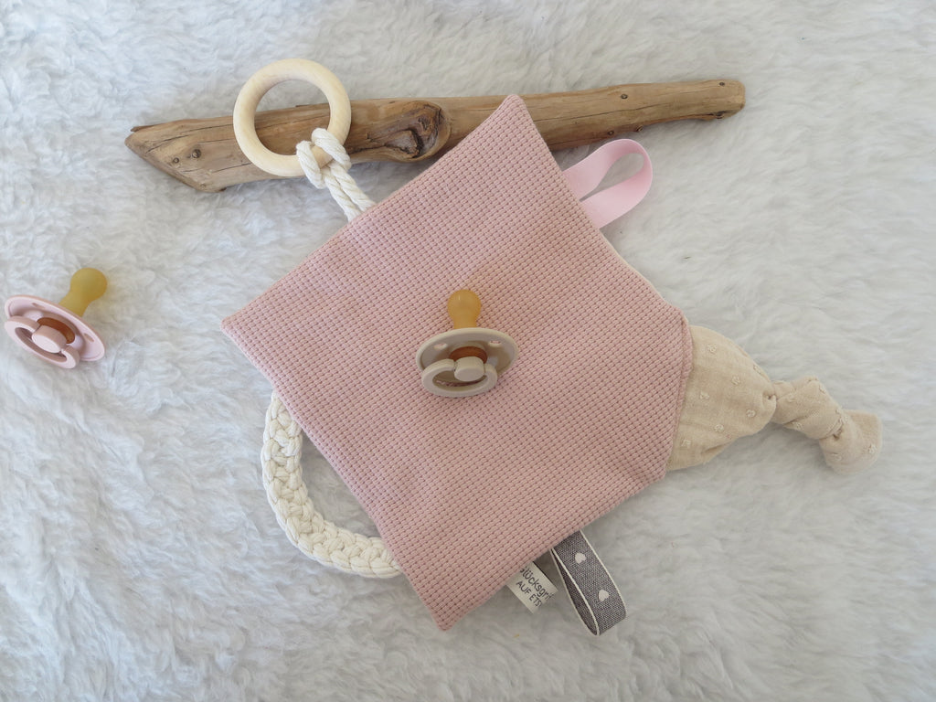Knistertuch Herzen beige - Waffeljersey rosa