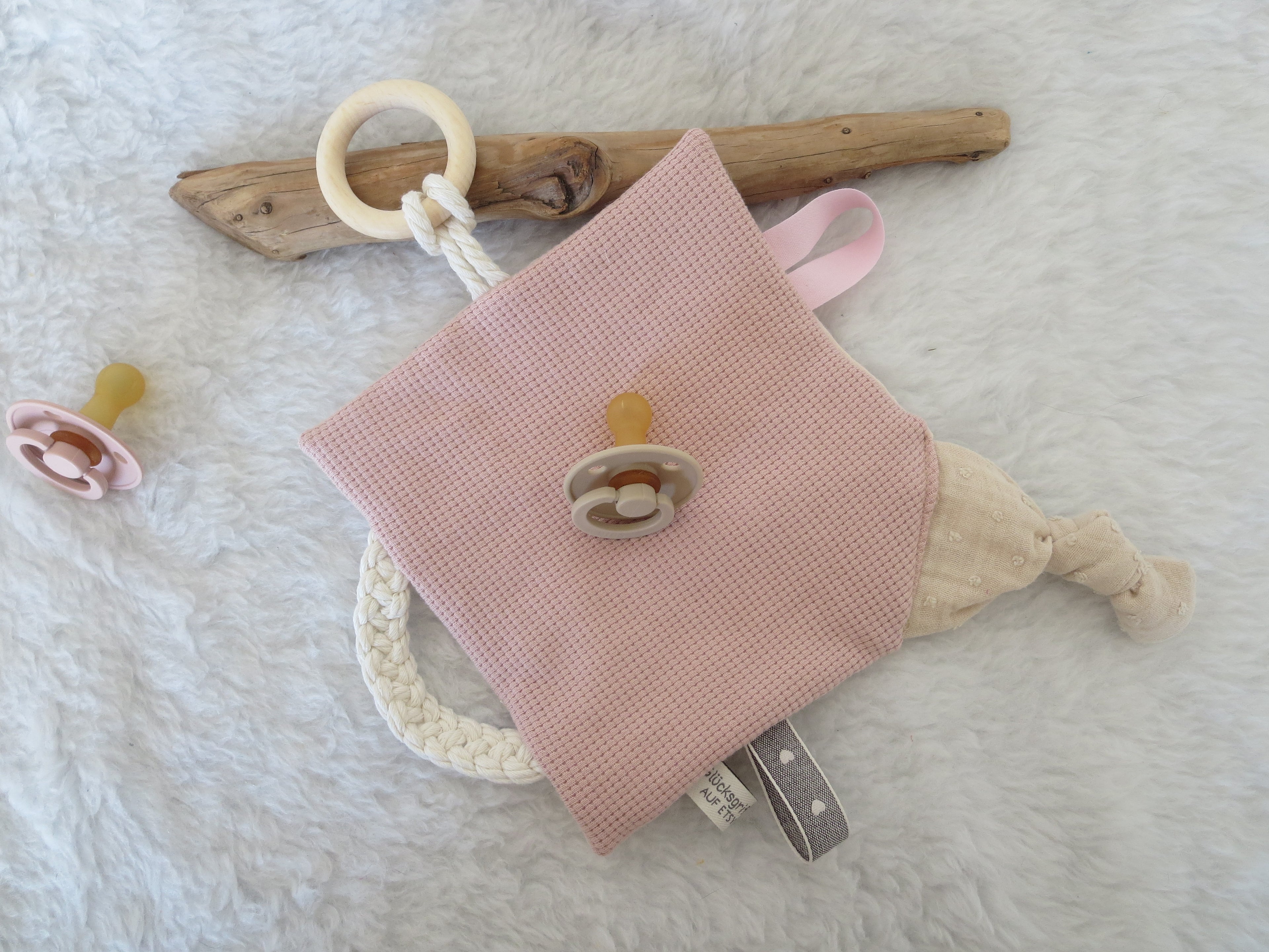 Knistertuch Herzen beige - Waffeljersey rosa