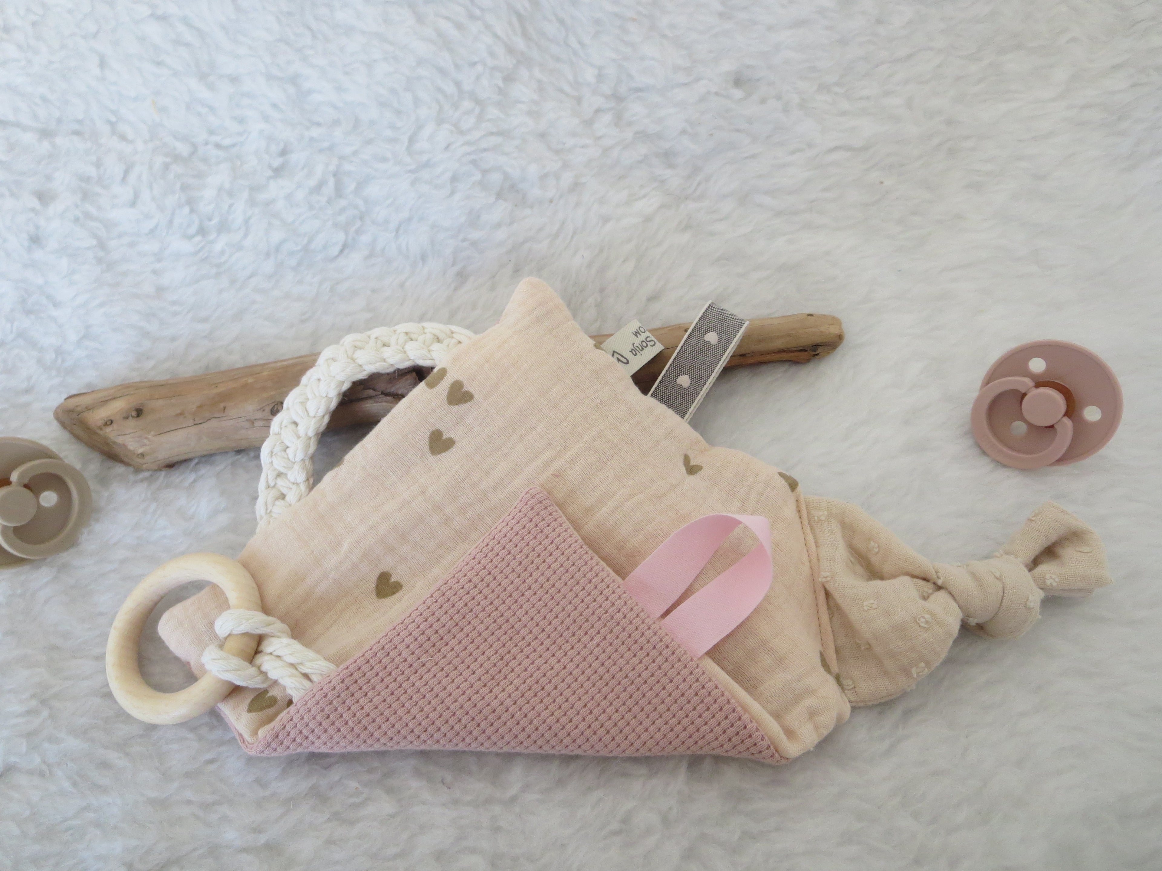 Knistertuch Herzen beige - Waffeljersey rosa