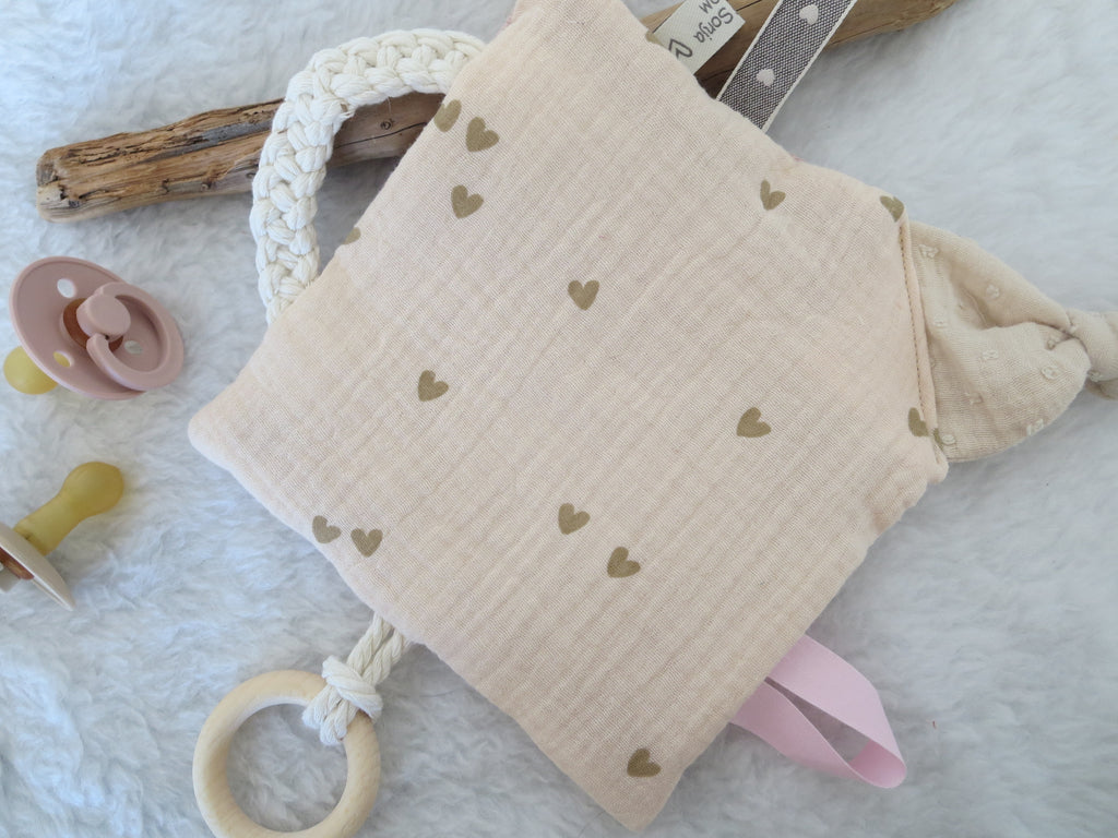 Knistertuch Herzen beige - Waffeljersey rosa